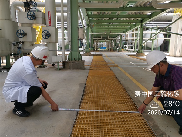 玻璃鋼格柵生產(chǎn)車(chē)間及產(chǎn)品